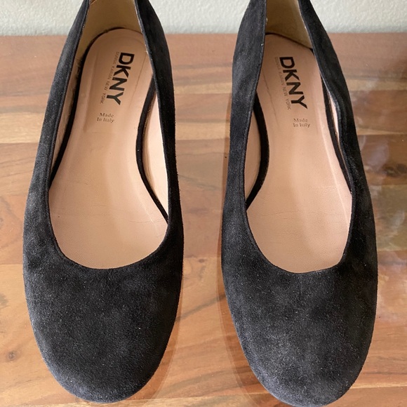 Black Suede DKNY flats - Picture 2 of 5